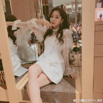 中国人民银行行长潘功胜会见新加坡星展集团首席执行官陈淑珊